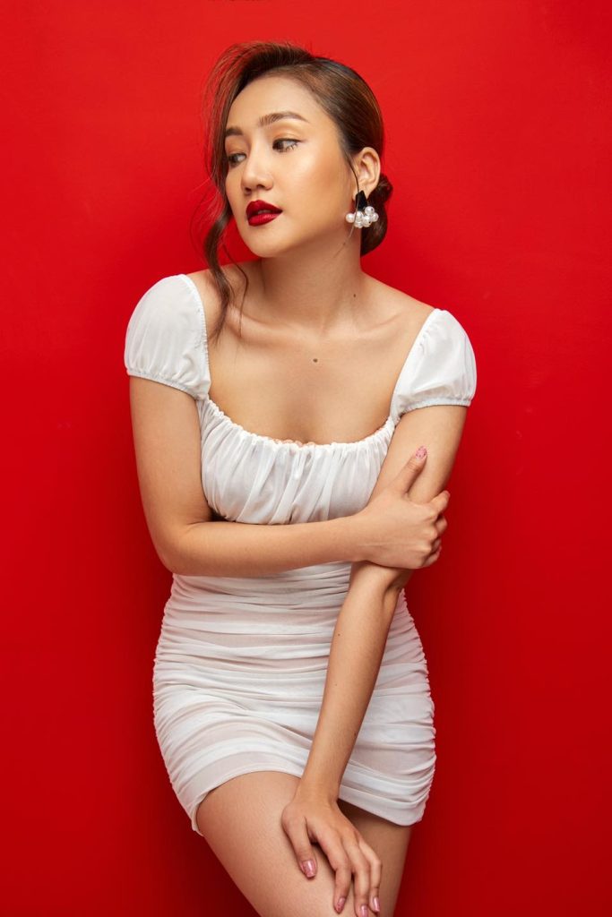 Nan Sandar Hla Htun (Burmese: နန်းစန္ဒာလှထွန်း; also spelt Nan Sandar Hla Tun born 22 June 1993) is a Burmese actress, model and former beauty queen.